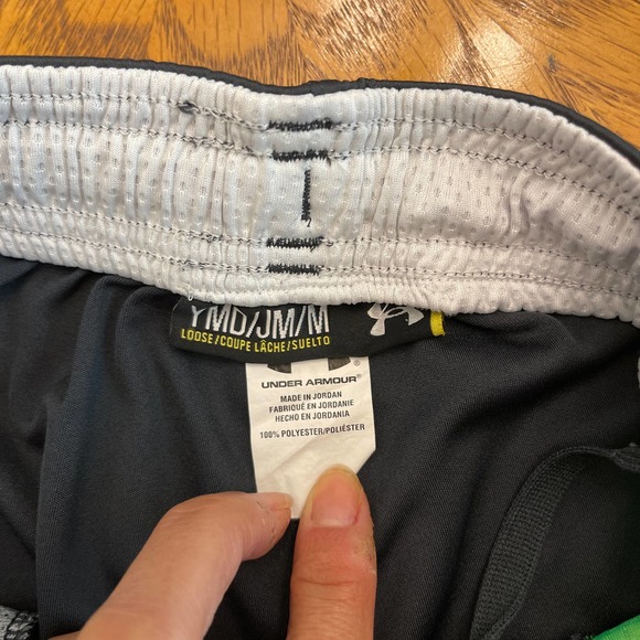 Under Armour Athletic Shorts Youth Sz YM pre-owned - Picture 8 of 8
